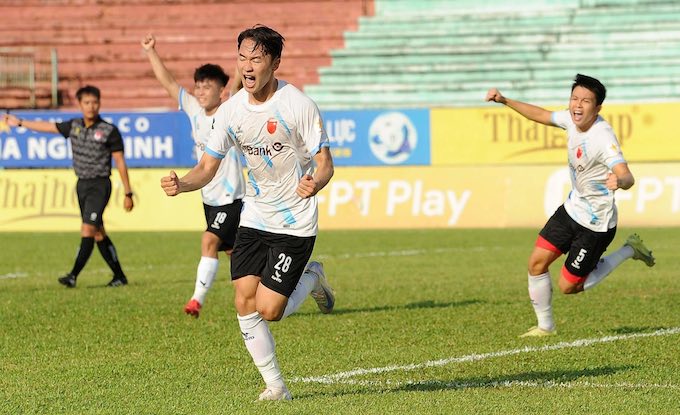 Long An đang rất muốn thắng để thoát hiểm. Ảnh: Quốc An