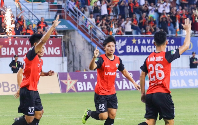 Ninh Bình quyết phải có điểm để giữ vững mạch bất bại. Ảnh: Phan Tùng