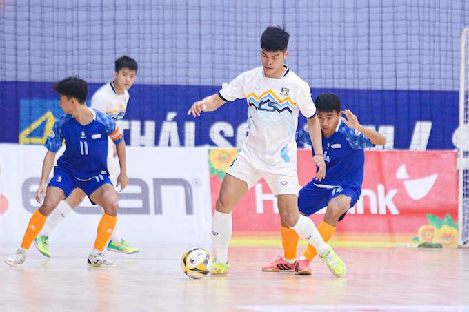 Với chiến thắng đậm đến 6-0, Thái Sơn Nam (áo trắng) đã quay lại vị trí đầu bảng. Ảnh: CTV