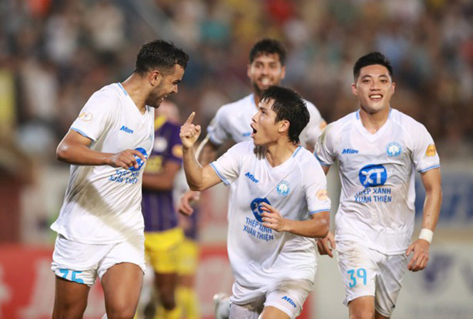 Nam Định lần thứ 2 vô địch V.League. Ảnh: Minh Tuấn