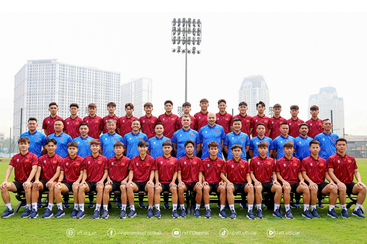 Niềm Vui và Phấn Khởi của Người Hâm Mộ